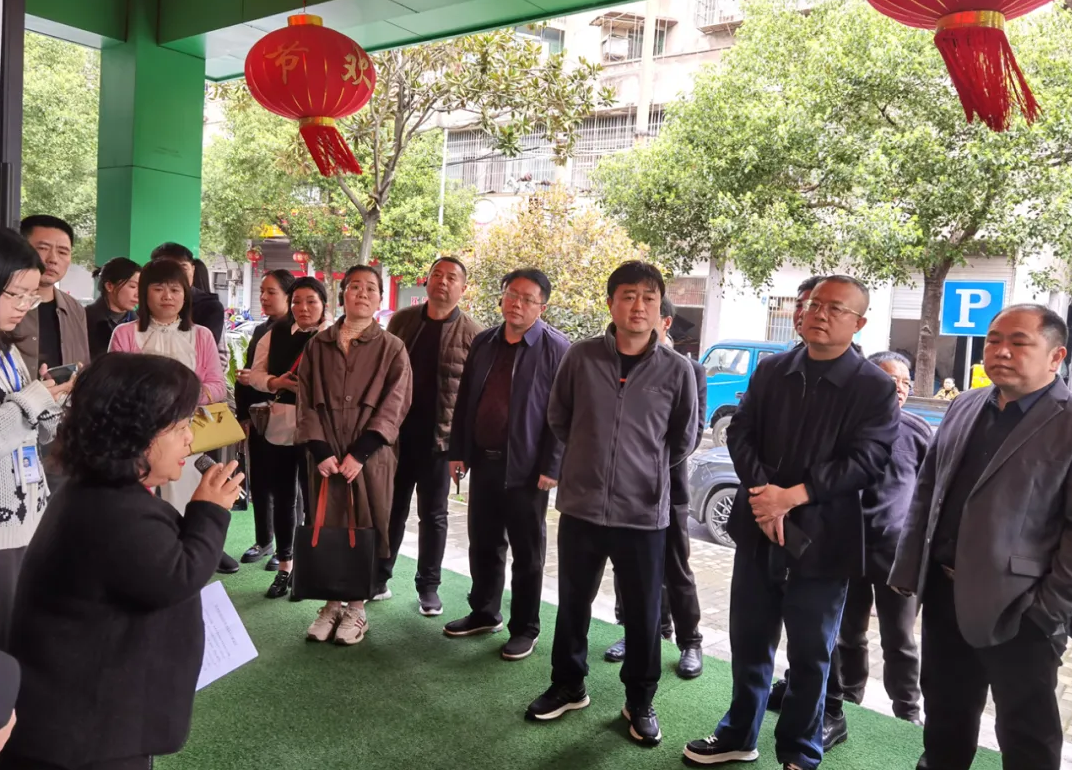 全省14個市州民政局分管領(lǐng)導(dǎo)、養(yǎng)老服務(wù)科科長、縣市區(qū)民政局分管副局長等100余人